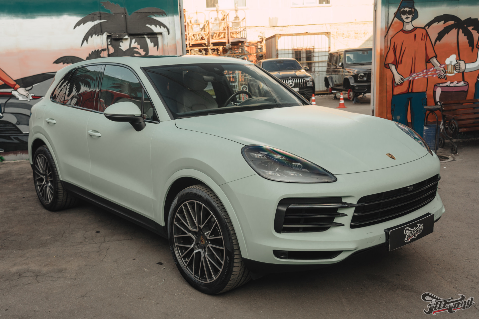 Porsche Cayenne. Оклейка в винил цвета “Пыльная мята”, который мы  разработали сами! — FatTony на DRIVE2