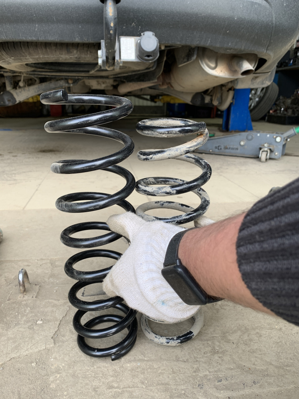 Новая пружина Kilen 58029 и родная. Разница колоссальная! — Mitsubishi Outlander (3G). Запчасти на фото: 58029