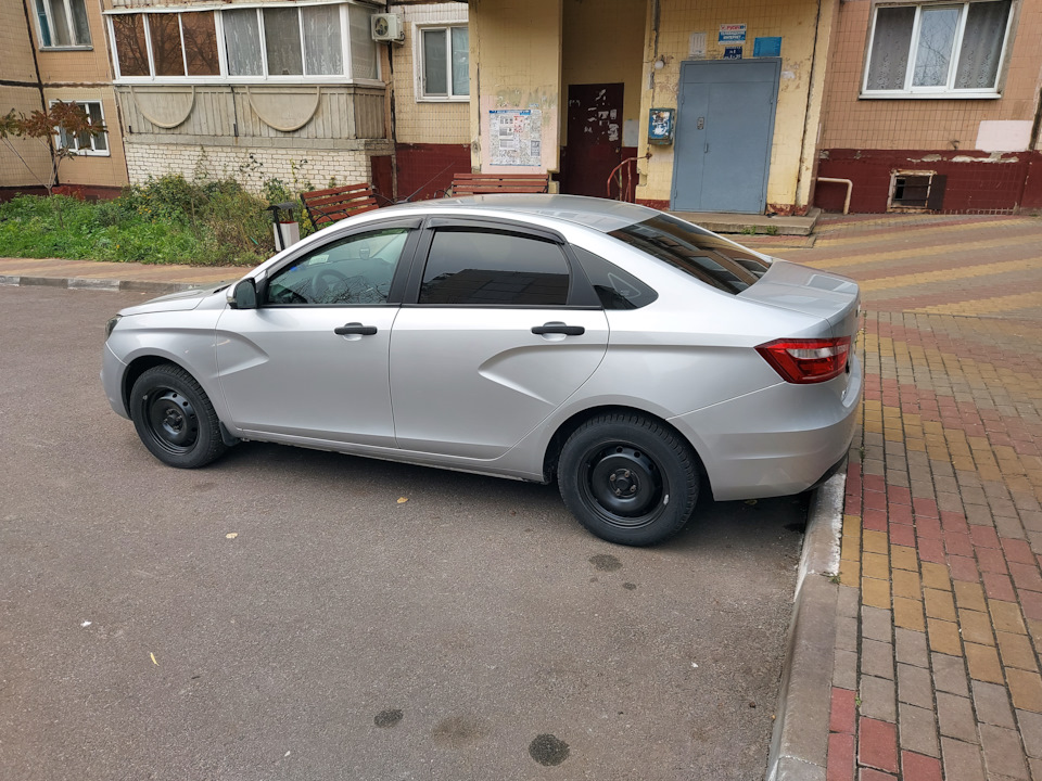 Колпачки на ступицу — Lada Vesta (1G), 1,6 л, 2016 года | колёсные ...
