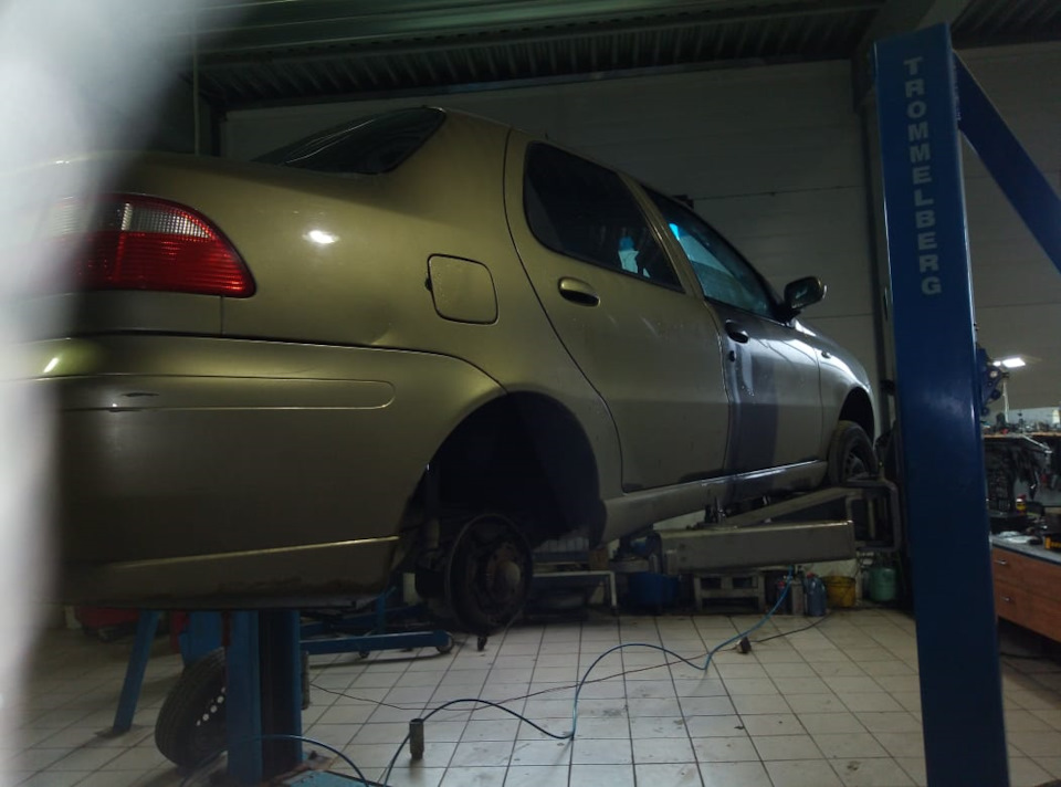 Замена задних тормозов — FIAT Albea, 1,4 л, 2012 года | визит на сервис ...