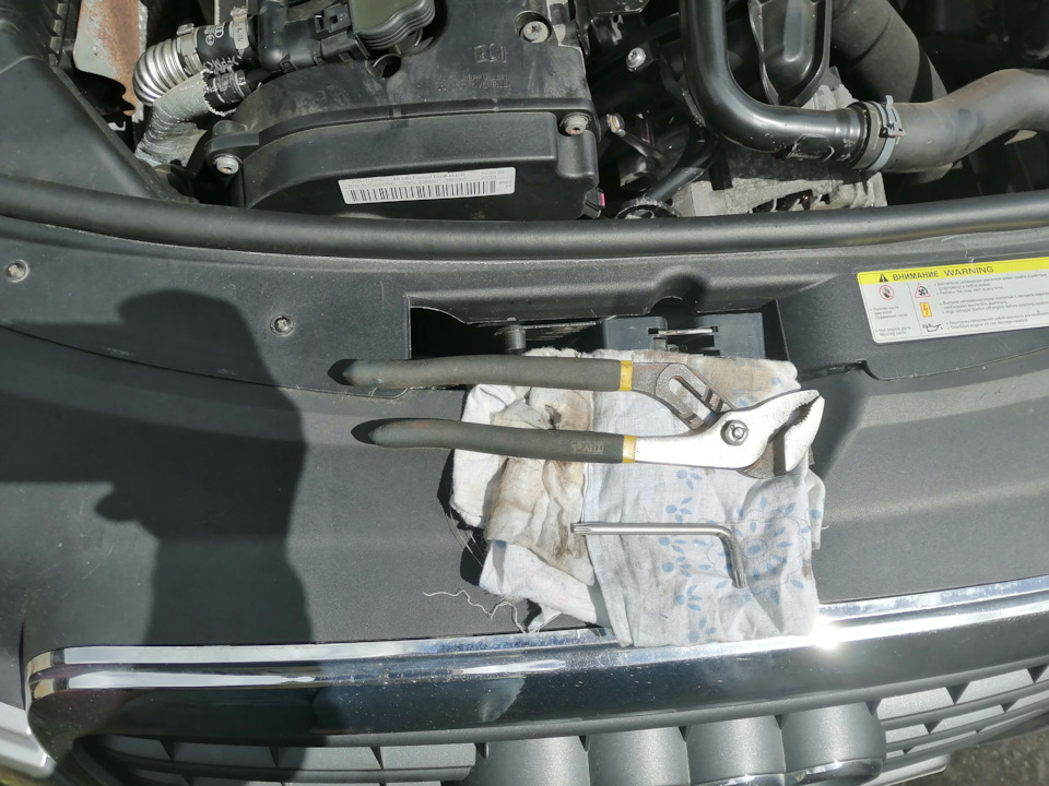 Замена уплотнительного кольца вакуумного насоса — Audi A6 (C6), 2 л ...