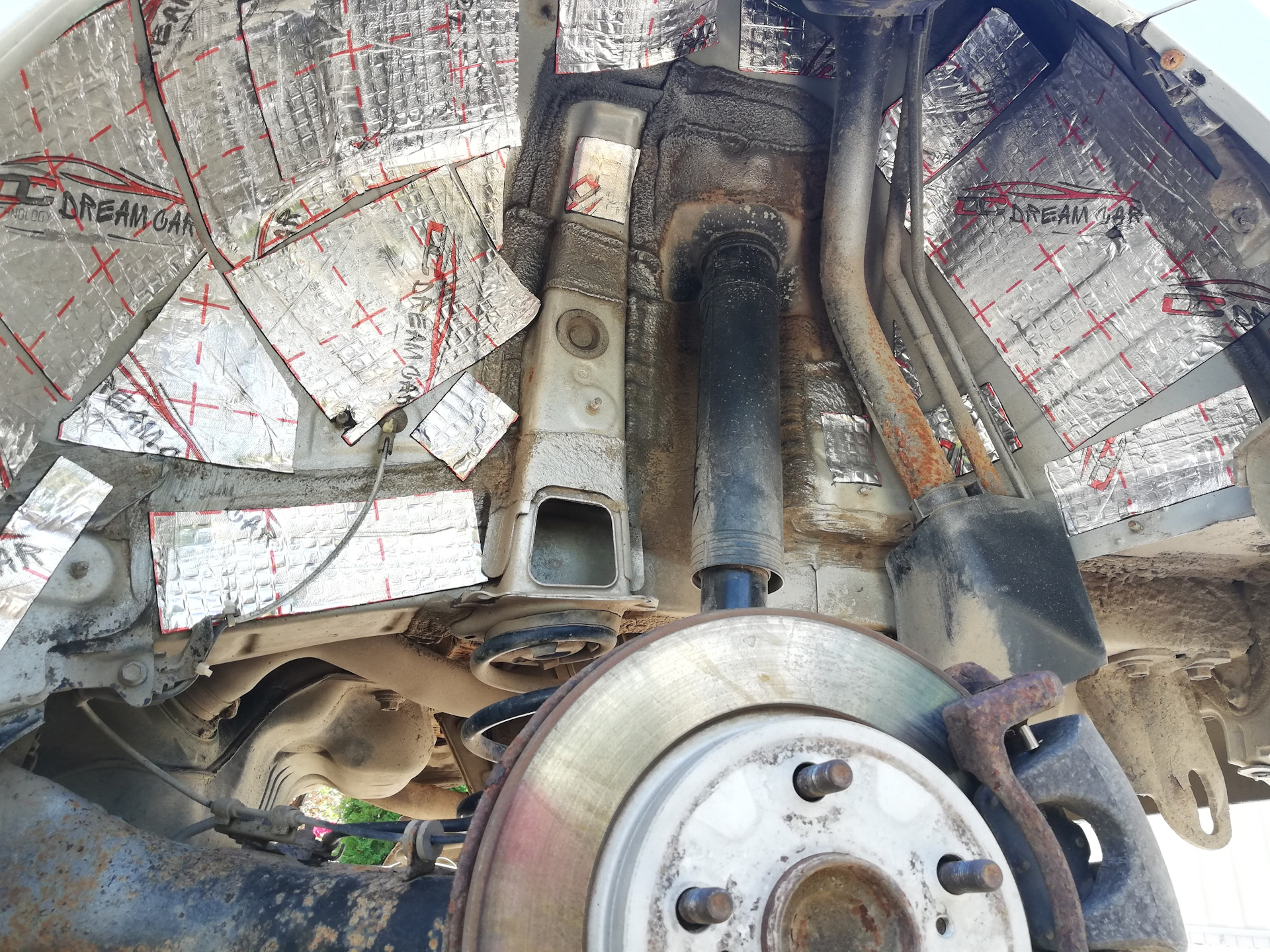 Шумоизоляция арок (снаружи) — Toyota Auris (1G), 1,6 л, 2008 года ...