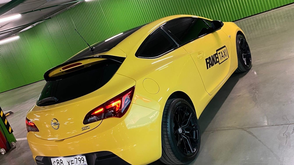 Opel Astra GTC Fake Taxi