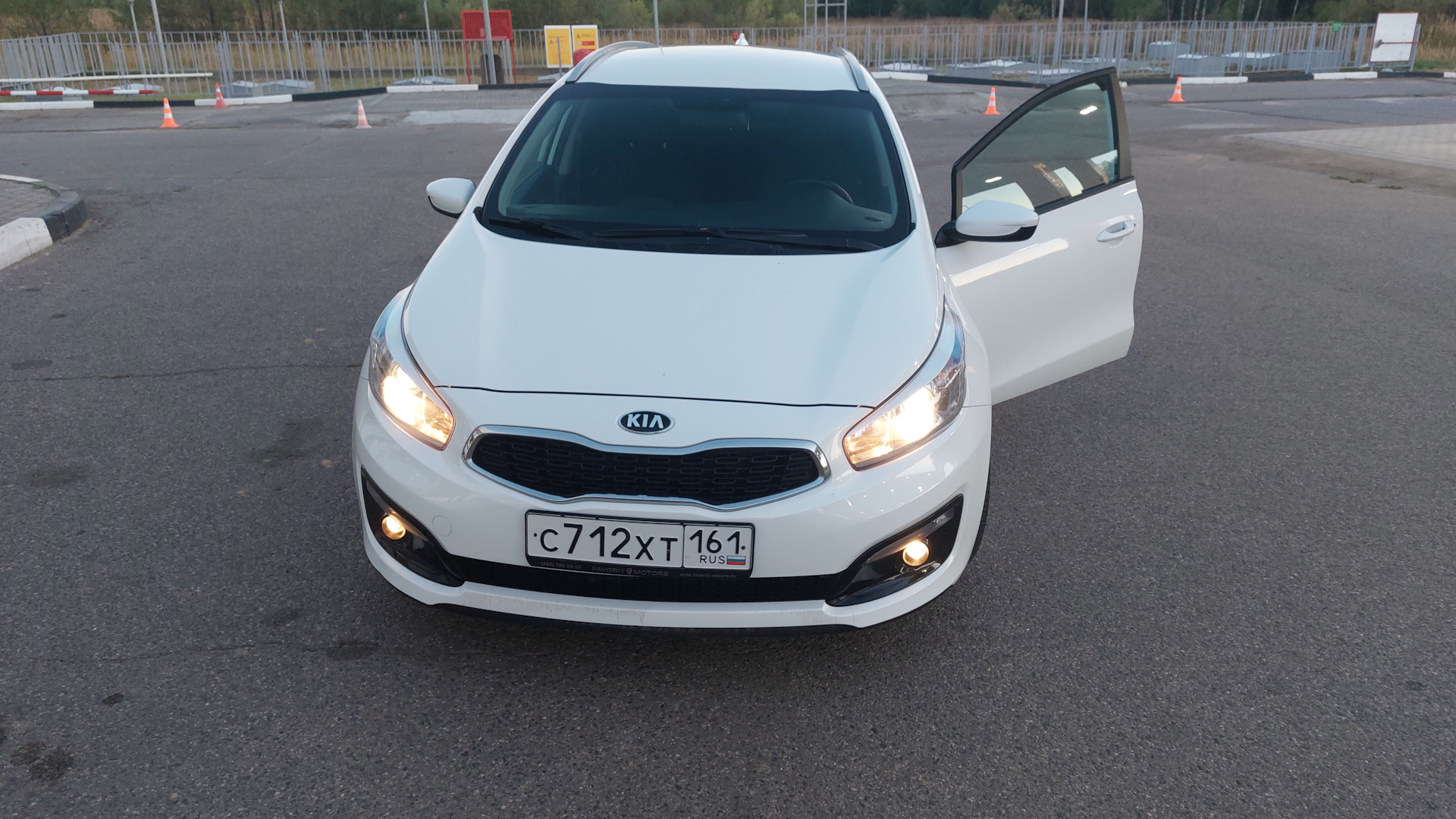 KIA Ceed (2G) 1.6 бензиновый 2017 | Белый универсал на DRIVE2