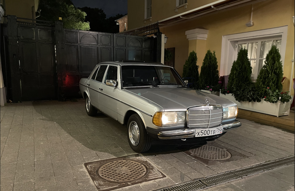 Помыл, подкрасил и совсем другое дело) — Mercedes-Benz W123