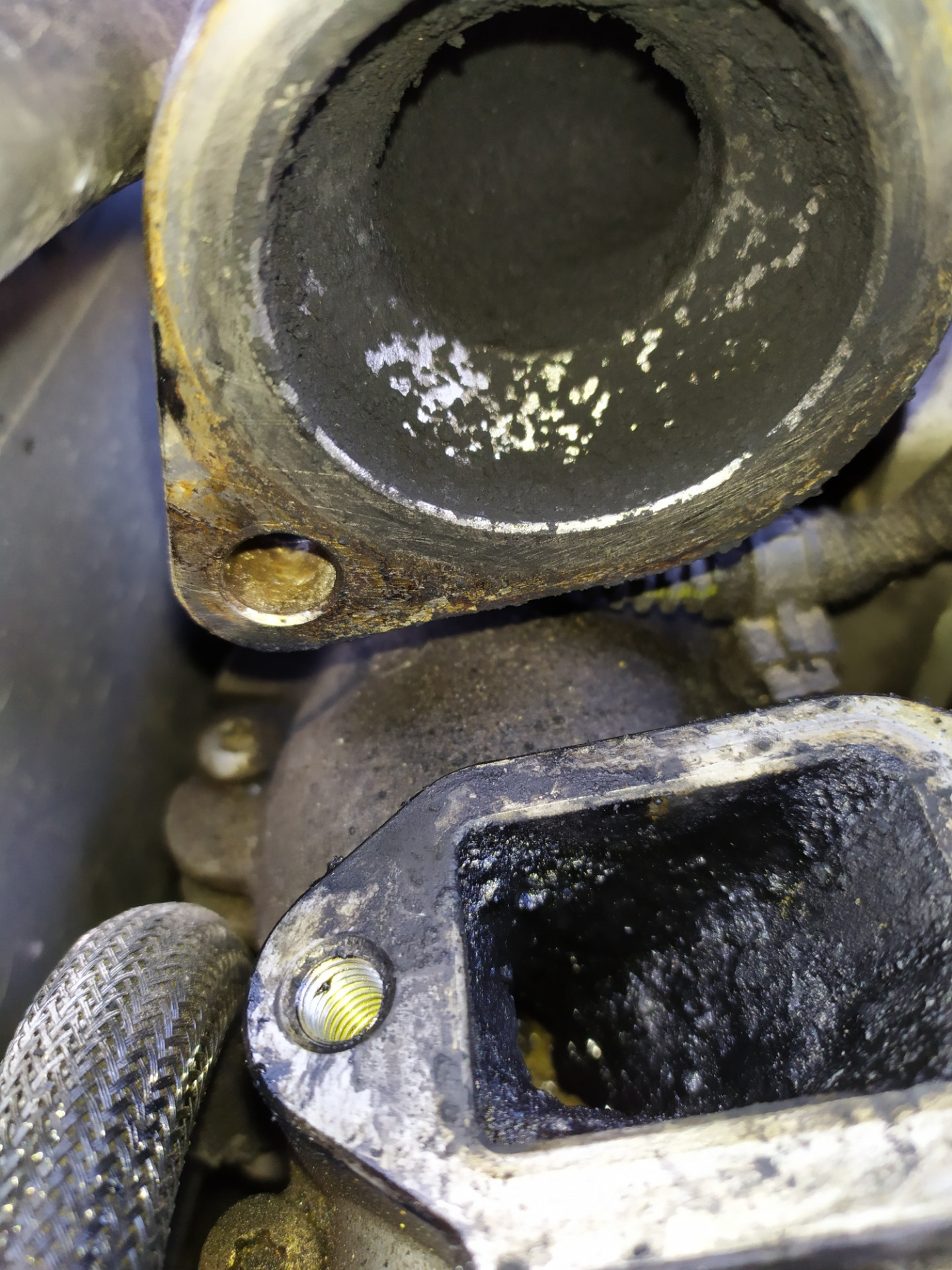 Егр ямз 651. Клапан егр ямз 534. Маз в9 трубка егр. Клапан рециркуляции маз ямз 651. Трубка турбокорректора камаз.