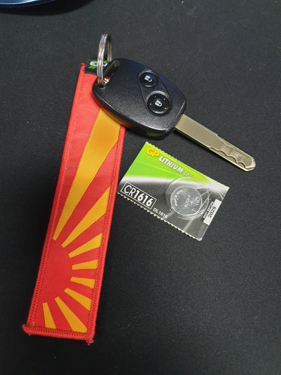 Замена батареек CR1616 в ключах (вторая) — Honda Civic Type R (3G), 2 л ...