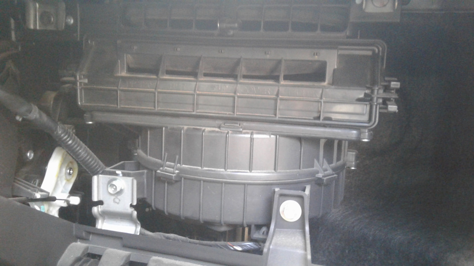 Прочистил испаритель кондиционера хлоргексидином — Hyundai Solaris (1G ...