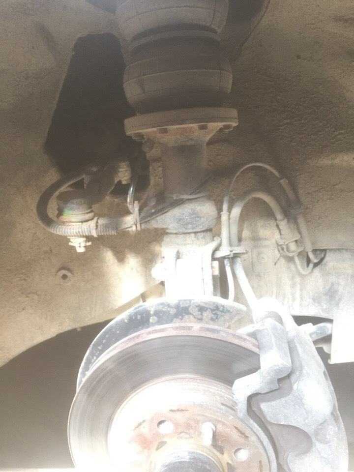 #5.3 — Пневмоподвеска — Установка стоек — Lada Приора седан, 1,6 л ...