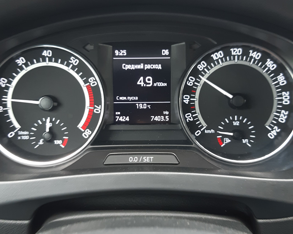 Skoda octavia расход. Шкода фабия спидометр 200. Шкода рапид расход бензина. Расход шкода. Шкода рапид 120 км час.