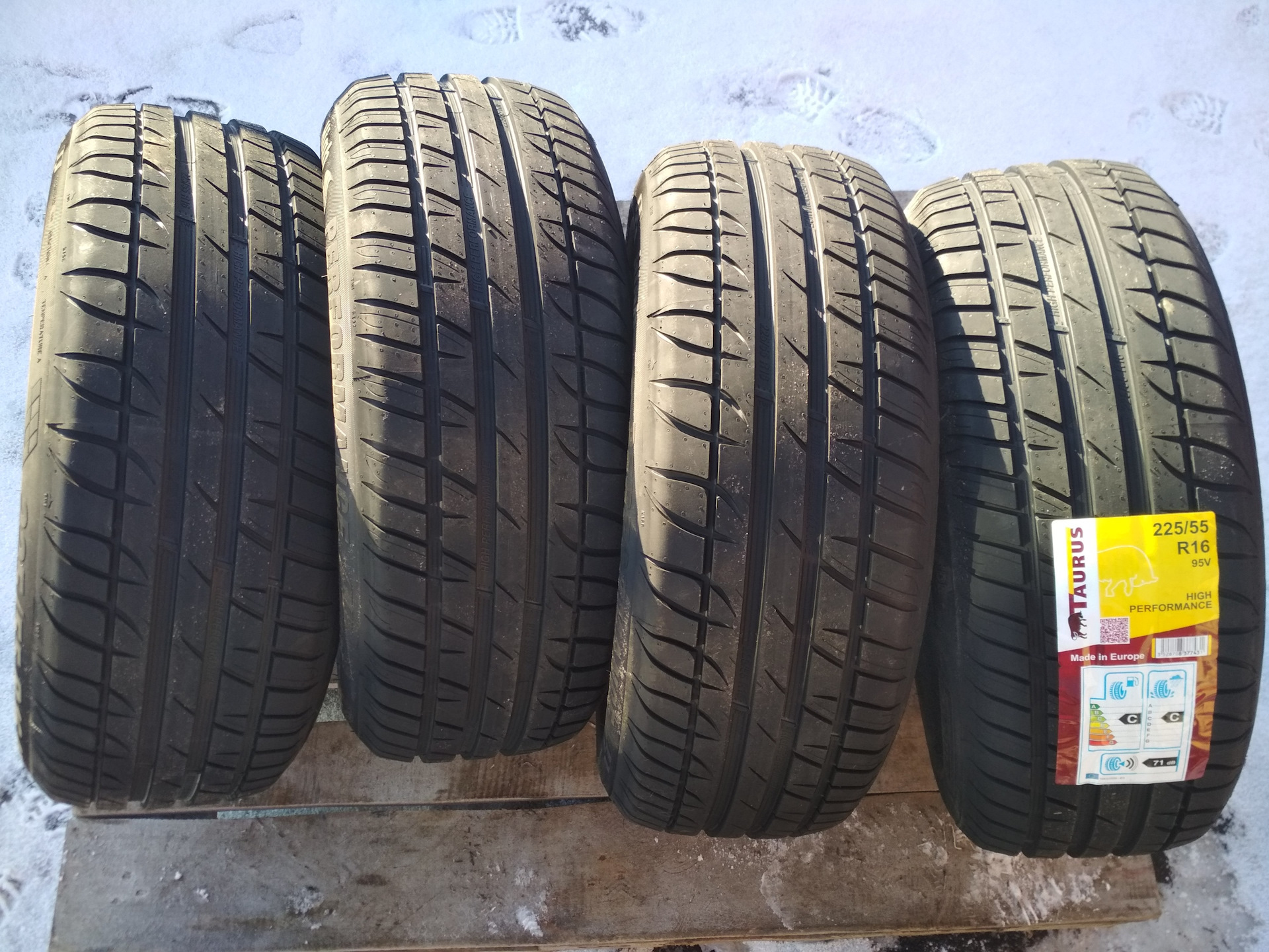 225 55 r16. R16 225/55 Tigar High Performance 95v. 225.55R16 w210. 225/95r16.