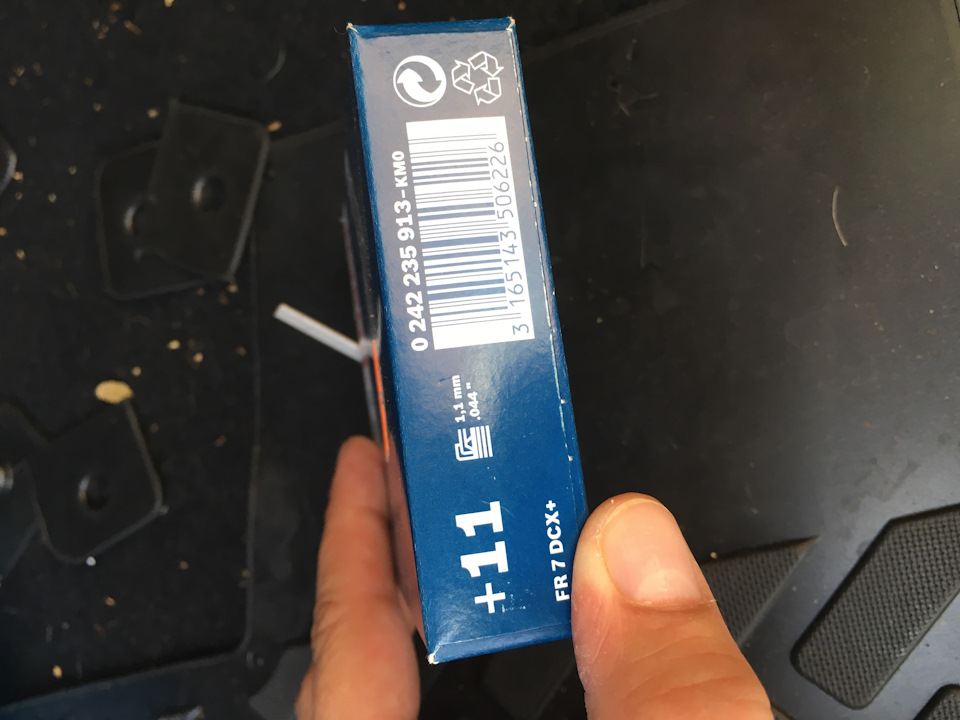 PN свечей. — Lada Гранта Лифтбек (1G). Запчасти на фото: FR7DCX, 0242235913