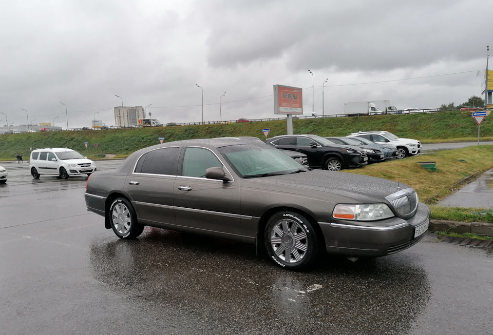 Фото в бортжурнале Lincoln Town Car III