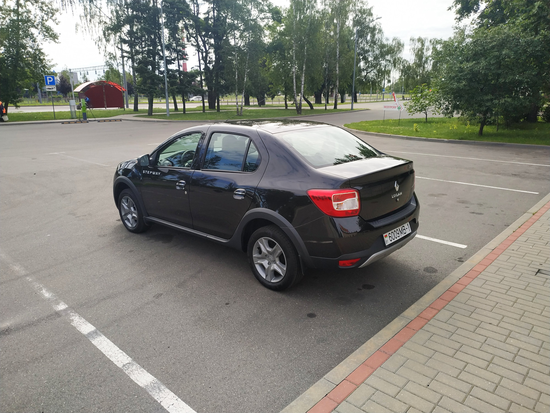 Renault Logan Stepway 2021 черный