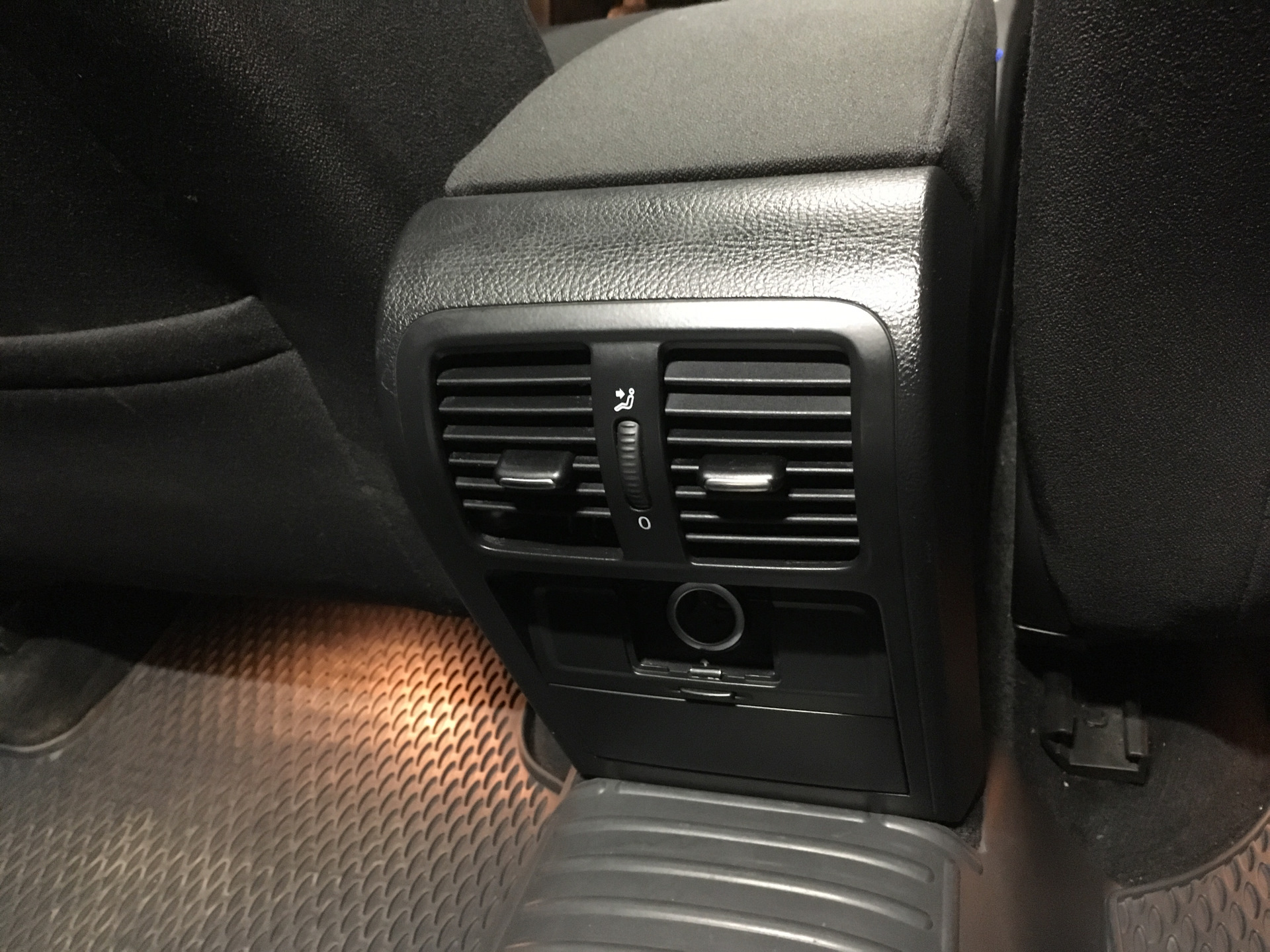 Воздуховод уаз патриот 2007. Дефлектор воздуховода уаз патриот 2015. Задние воздуховоды lacetti. Задние воздуховоды. Воздуховоды дефлекторы w212.