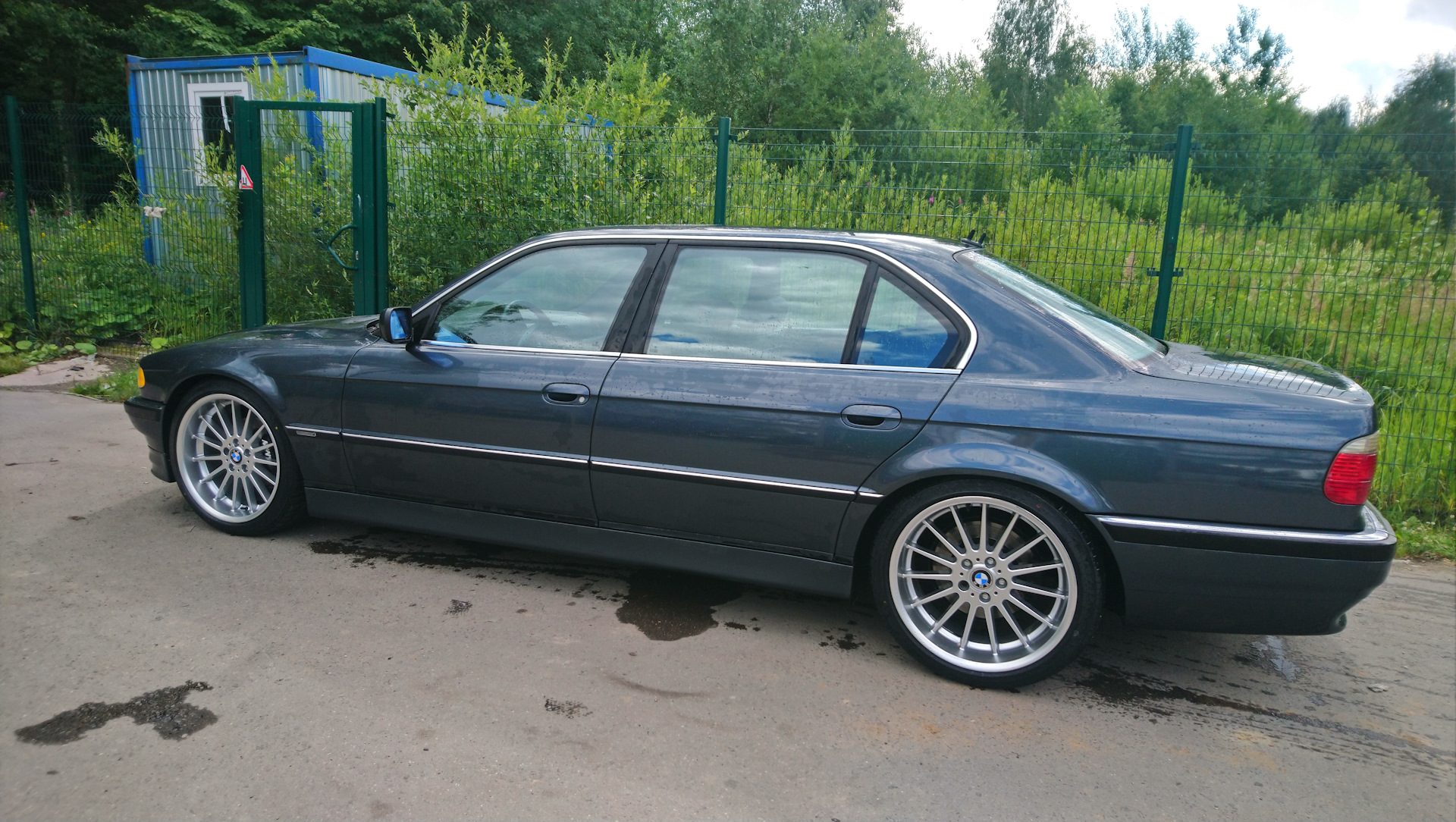 32 стиль бмв. Е38 32 стиль r20. БМВ е32 32 стиль. Е 38 на 32 стиле r18. BMW 7 e38 r20.