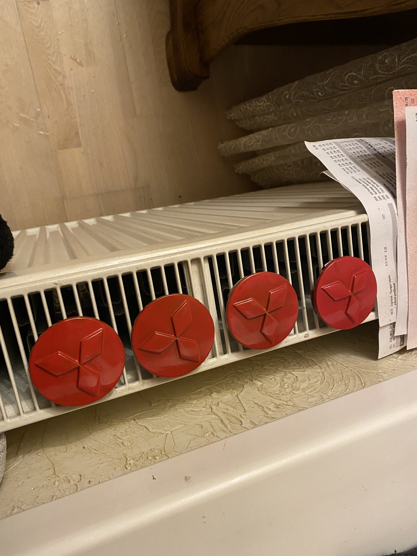 Колпачки дисков в красный — Mitsubishi Lancer IX, 1,6 л, 2006 года ...