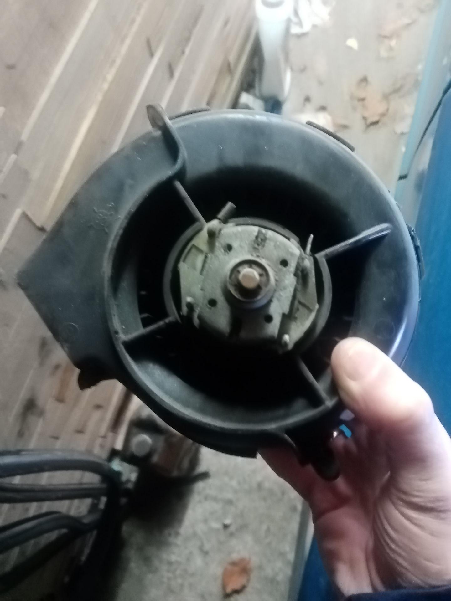 Вентилятор отопителя и коммутатор зажигания — Audi 80 (B2), 1,9 л, 1983 ...