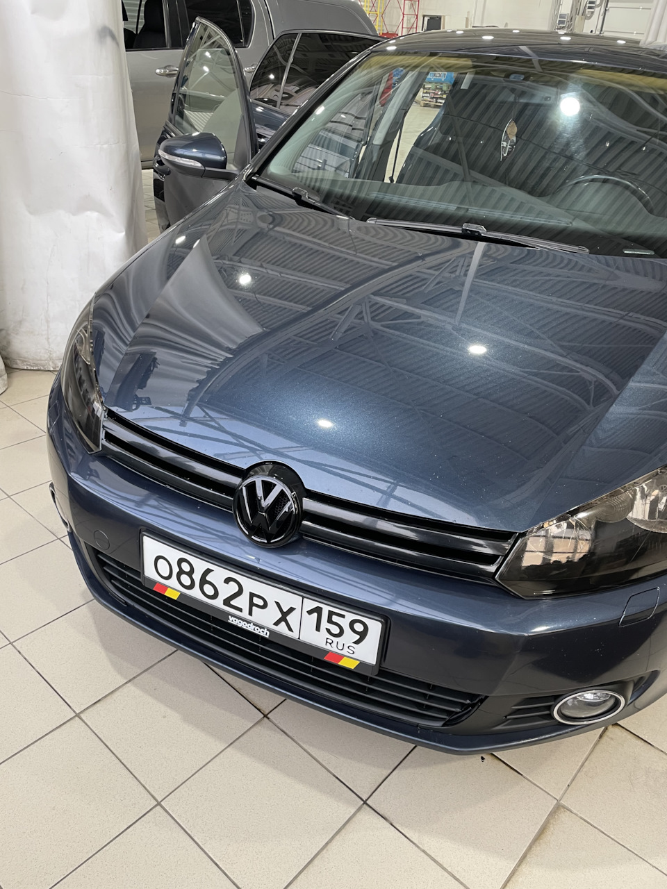 Оклейка фар в темный полиуретан и полный антихром — Volkswagen Golf Mk6 ...