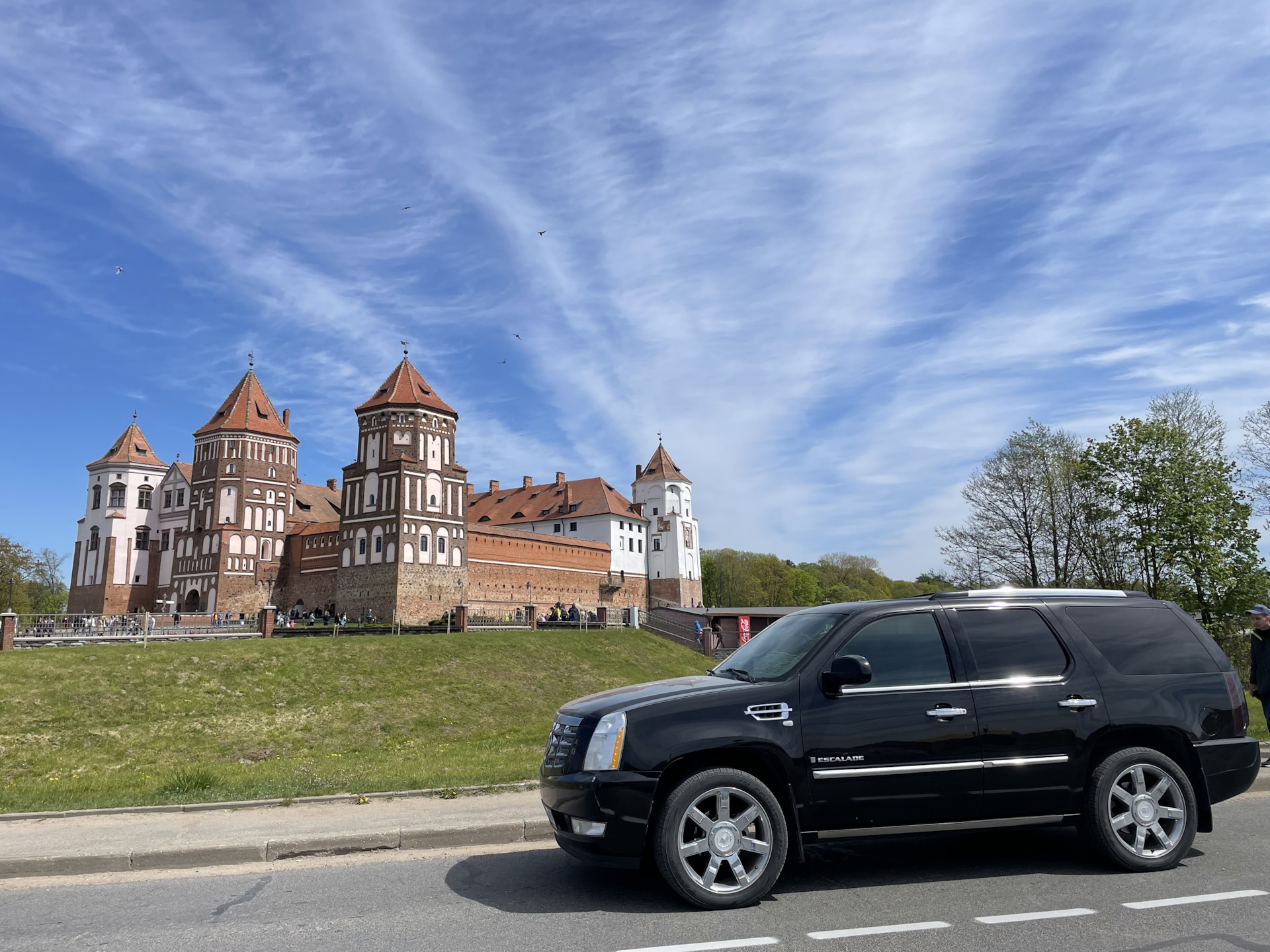 Беларусь (Минск, Мир, Несвиж) — Cadillac Escalade (3G), 6,2 л, 2009 года |  путешествие | DRIVE2