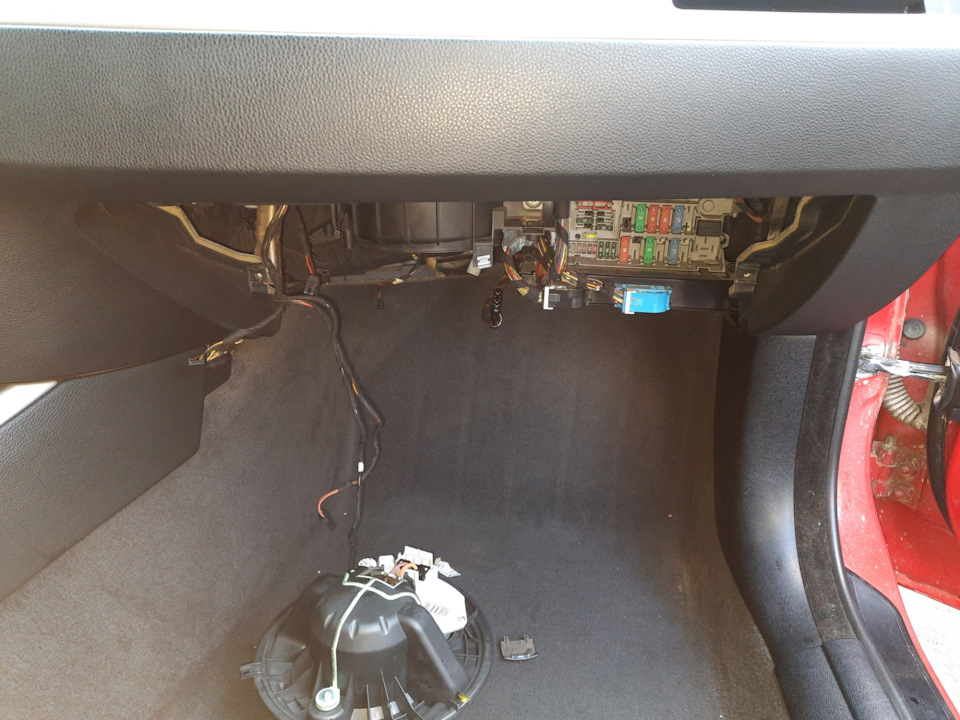 ШУМ ВЕНТИЛЯТОРА ОТОПИТЕЛЯ — BMW 3 series (E90), 2,5 л, 2005 года ...