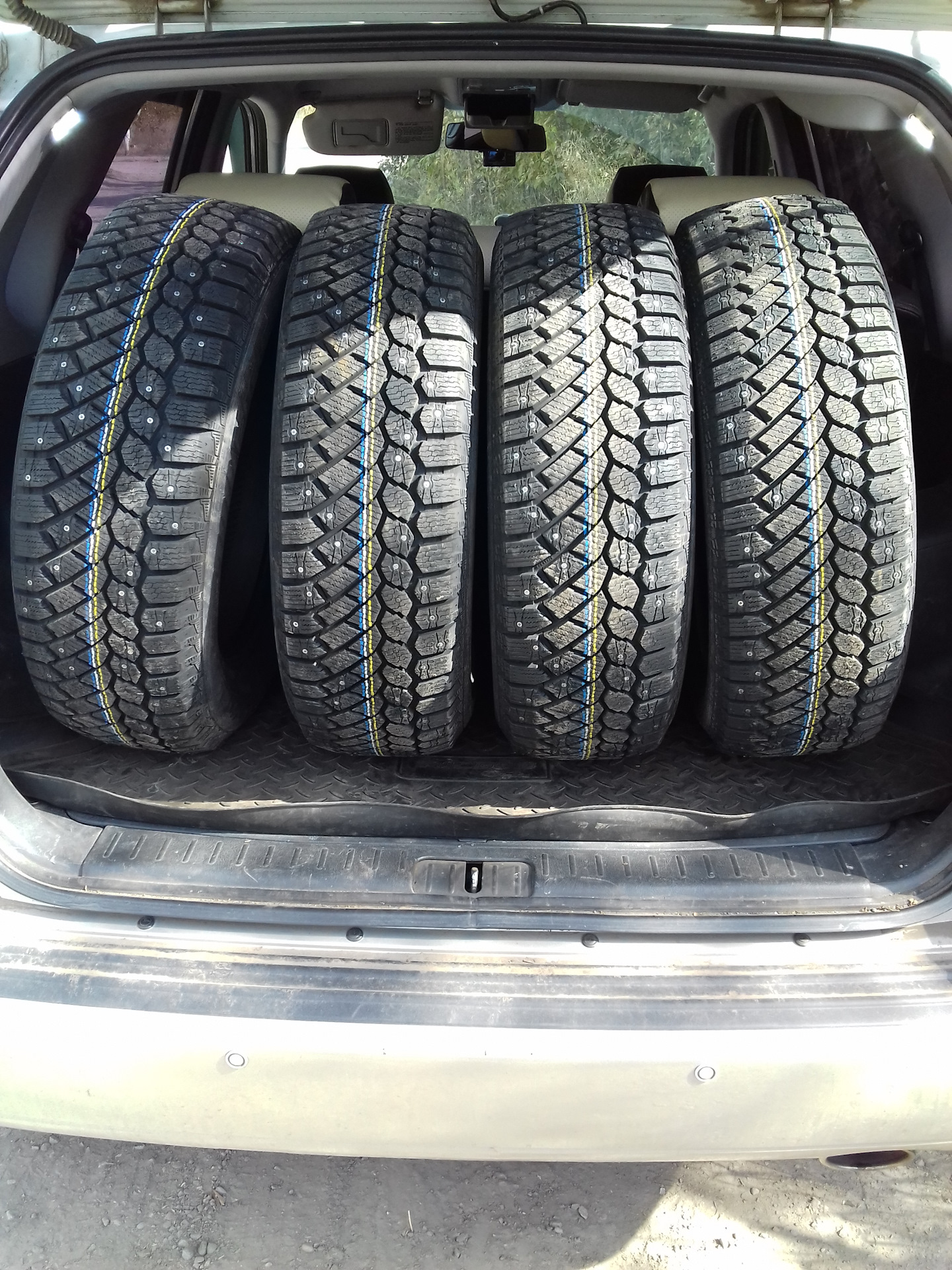 Зимняя резина санта фе. 225/65/17 На Хендай Туксон. Hyundai Tucson 2008 размер шин. Туссан на АТ резине. Гезевая рзина на Туссан Хундай.
