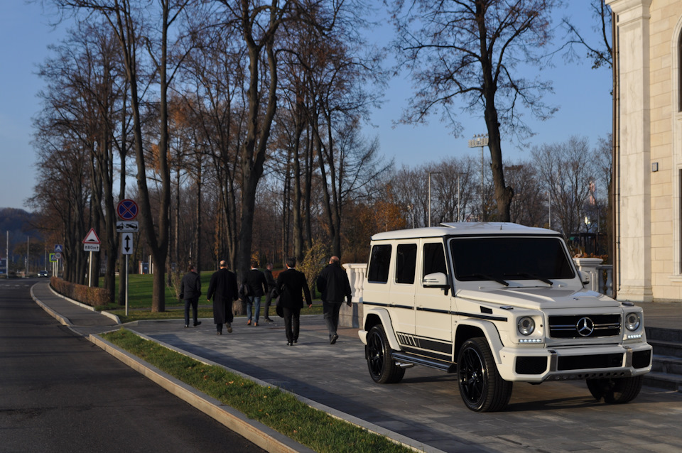 Гелендваген g 63 AMG С девушкой