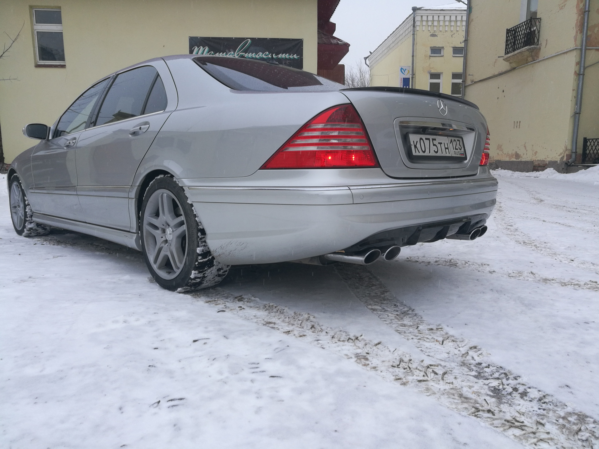 Какая акустика стоит в мерседесах w220