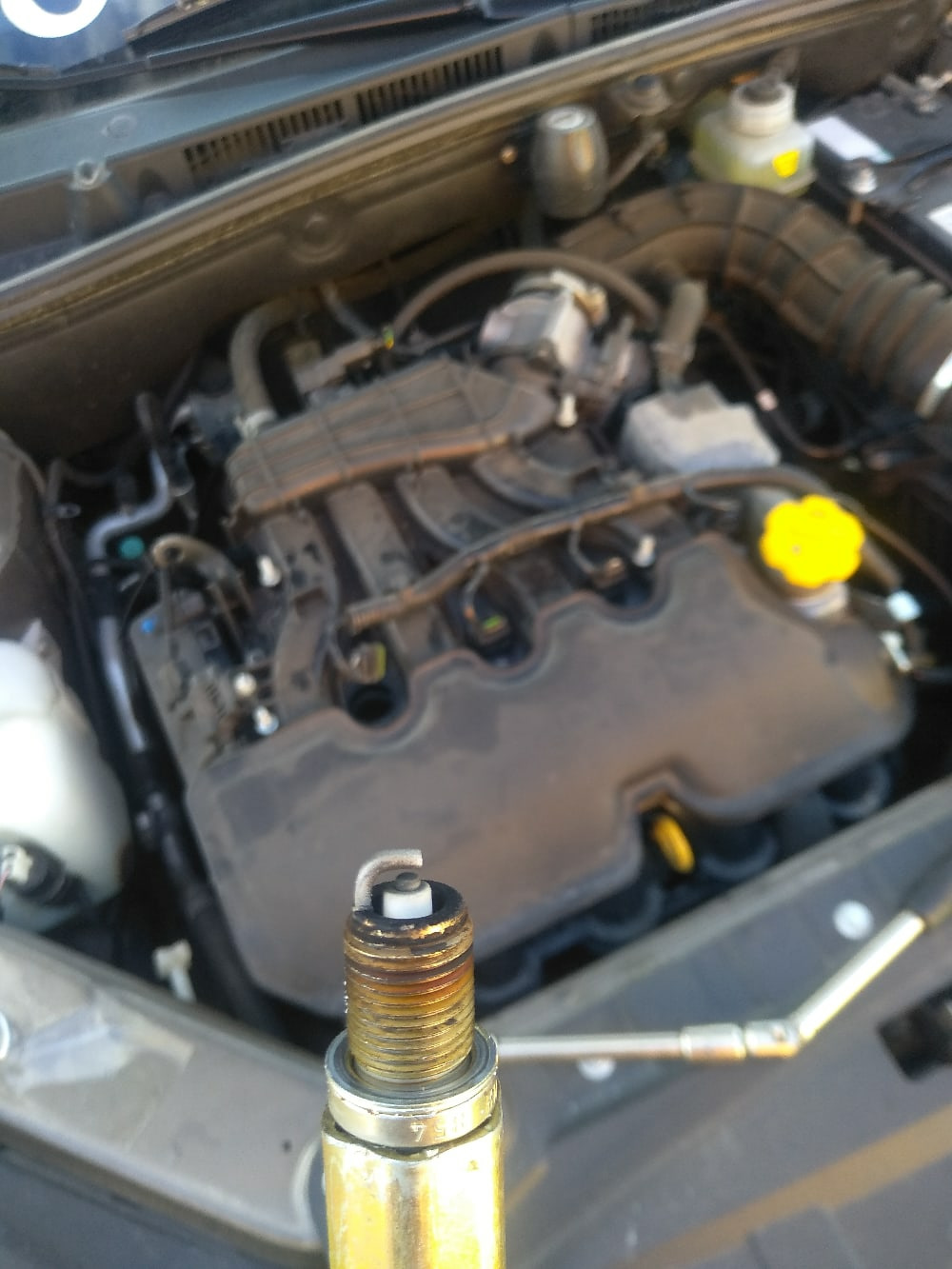 Свечи зажигания и тормозные колодки — Lada Гранта (2G) FL, 1,6 л, 2018 ...