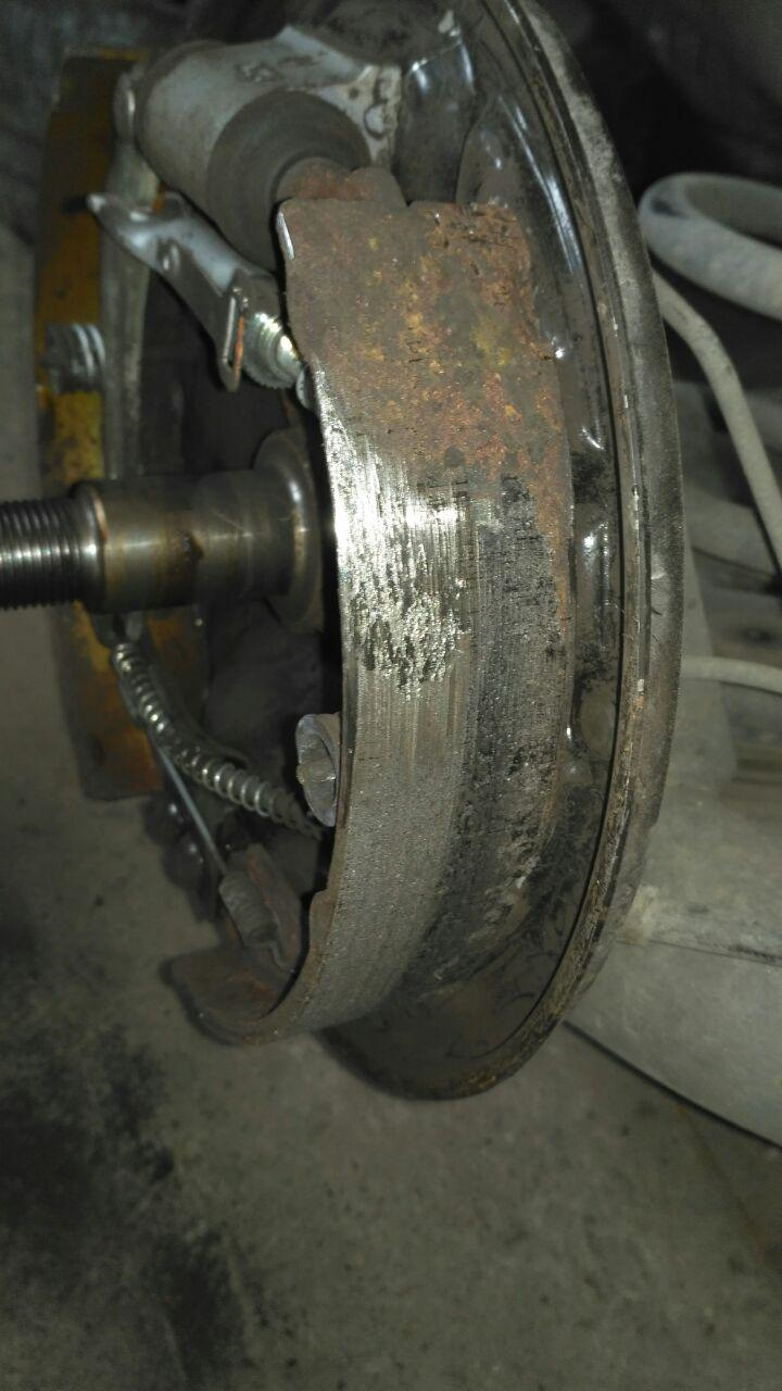 Замена колодок в барабанных тормозах — Renault Kangoo (2013), 1,5 л ...