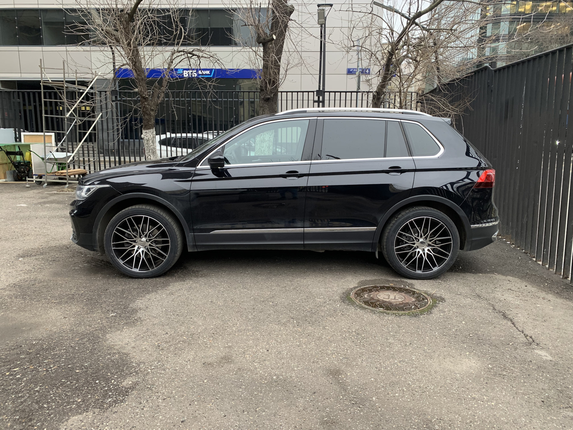 Диски тигуан r18. Тигуан 2021 шины. Развальный по фольксваген тигуан. Тигуан 2021 шины. Тигуан 2021 шины.