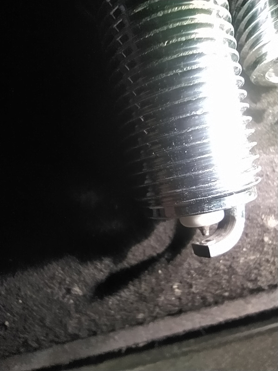 17 Она же (пяточка) есть на новых свечах — Skoda Kodiaq (1G)