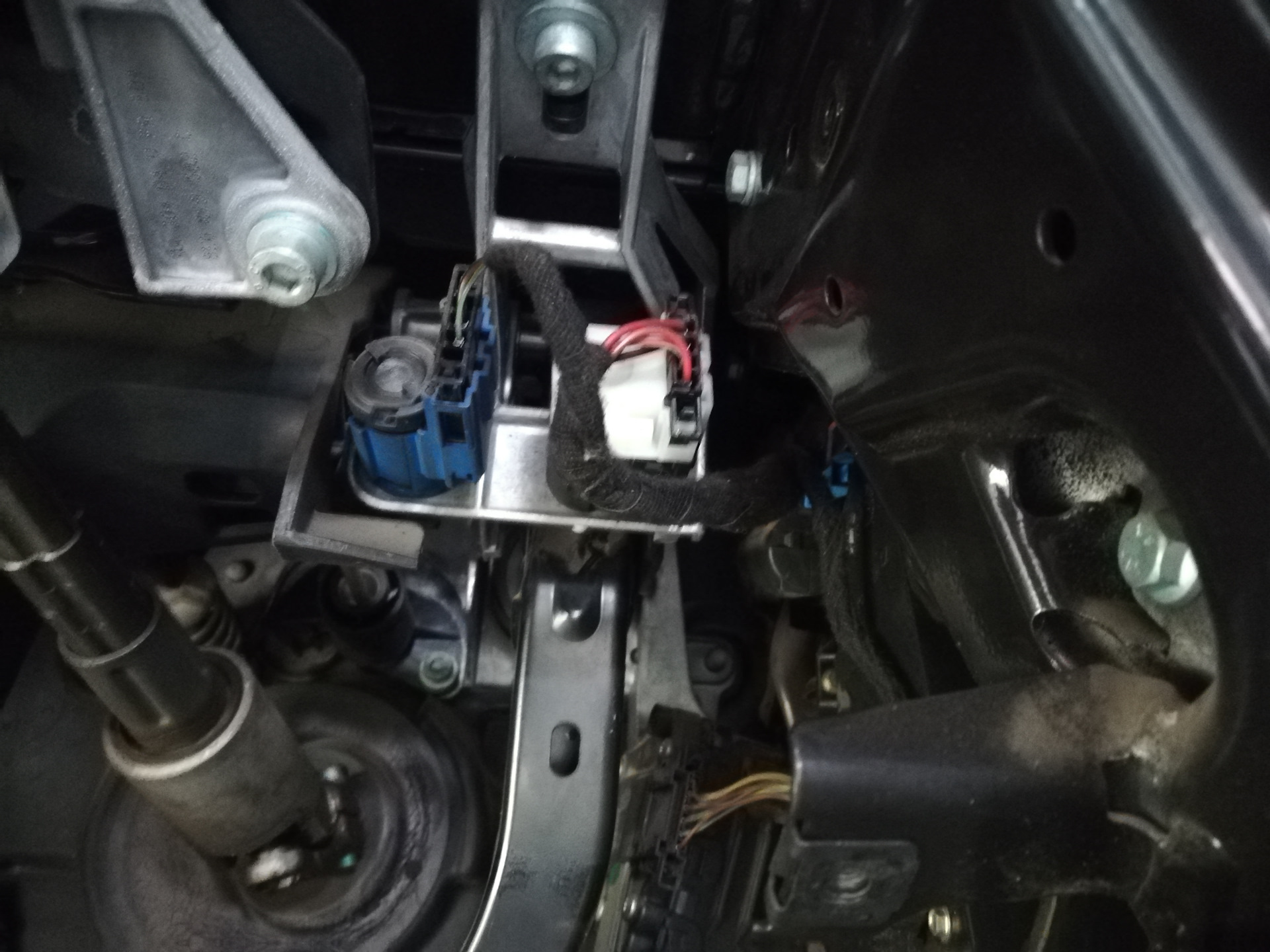 Датчик стоп сигнала ауди а6 с5. Как. Выключатель стоп сигнала ниссан альмера. Датчик педали тормоза лягушка 19. Варяг концевой выключатель стоп сигнала.