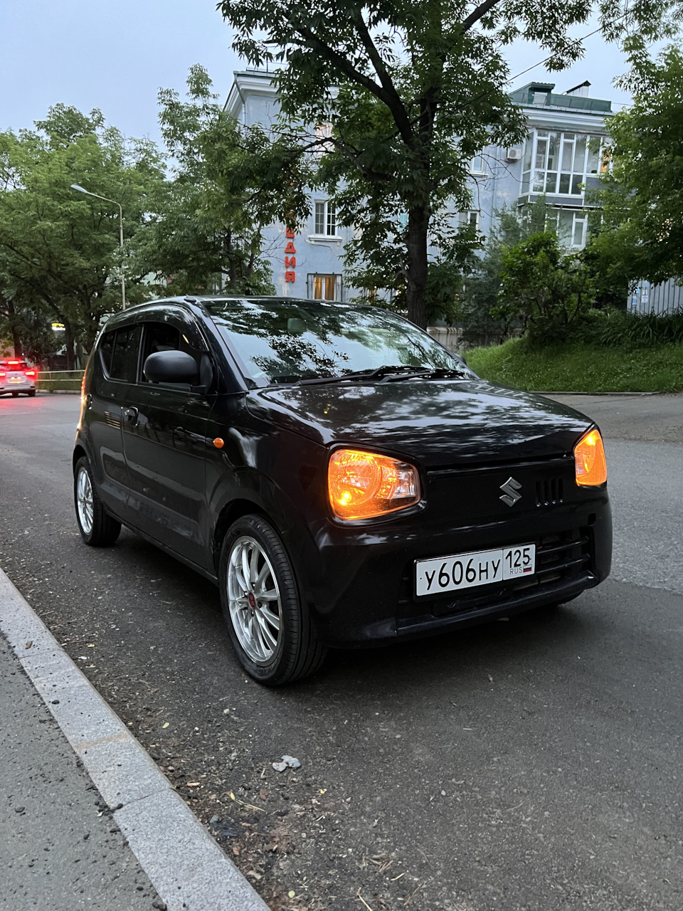 16е Литье, оранжевые габариты, типа американки) — Suzuki Alto (8G), 0,7 л,  2014 года | колёсные диски | DRIVE2