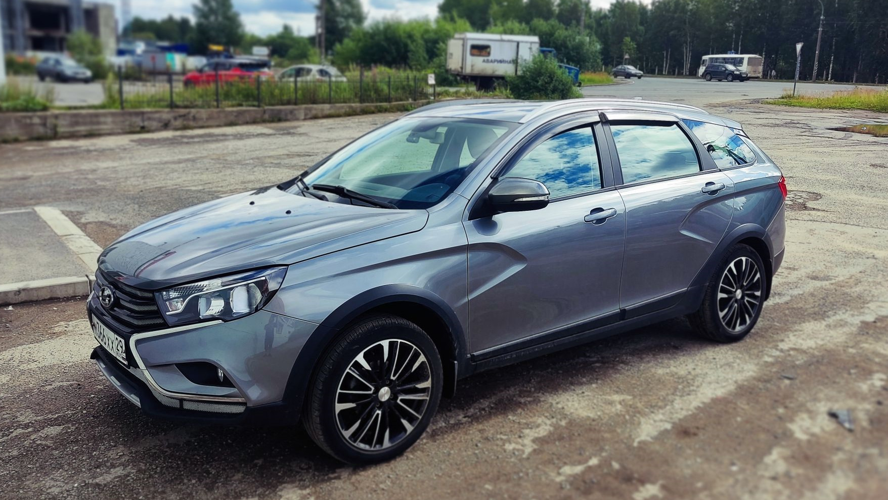 Lada Vesta SW Cross 1.8 бензиновый 2019 | Серая МуХХа на DRIVE2