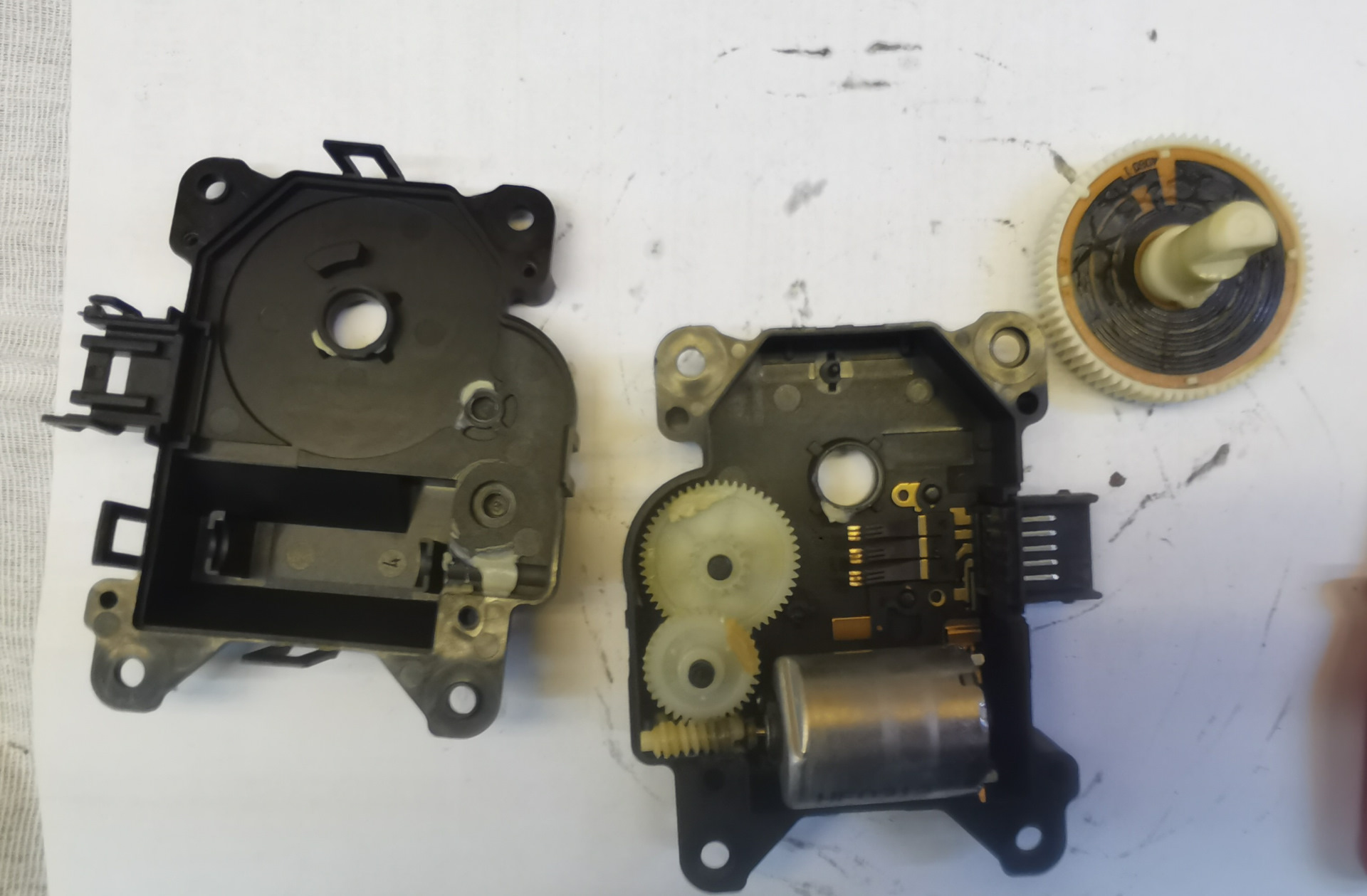 Сервопривод заслонки печки прадо 120. Заслонки печки тойота камри 30. 0638002120 ремонт сервопривода. Ремонт сервопривода. Ремонт сервопривода.