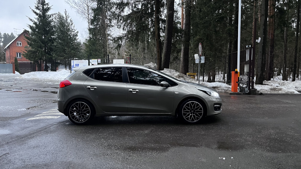 Не опускается правое заднее пассажирское стекло — KIA Ceed (2G), 1,4 л ...