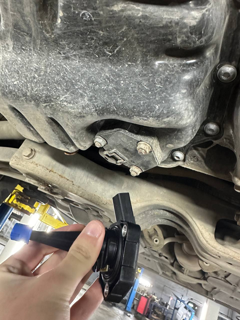 Датчик температуры и уровня масла в VW Polo Liftback — Volkswagen Polo ...