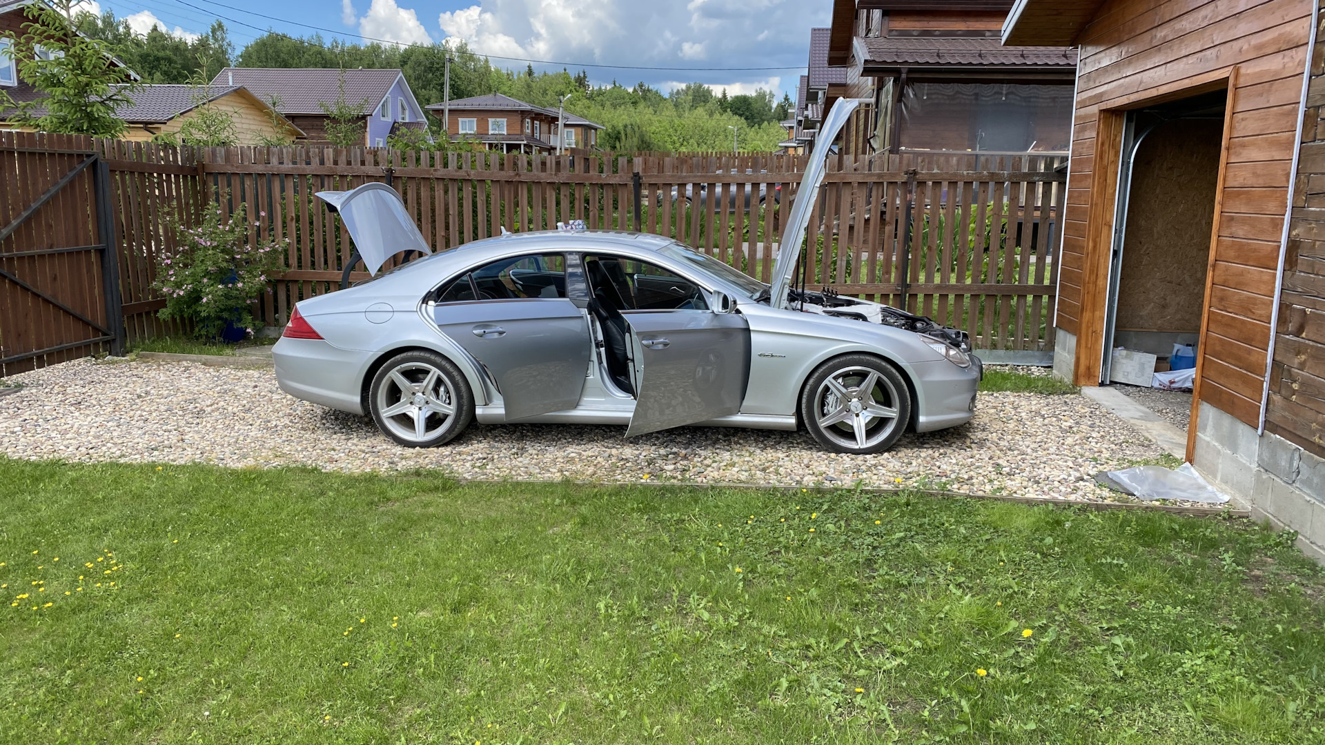 Mercedes-Benz CLS 63 AMG (C219) 6.2 бензиновый 2007 | Бандит на DRIVE2