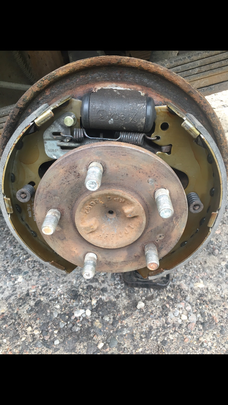 Хендай портер 2 задние барабаны. Задние колодки портер 1. Хендай портер 2 задние тормоза. Задние тормоза портер. Задние тормоза портер.