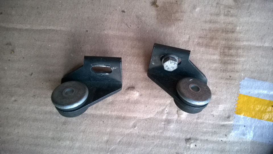 Уголки крепления — Audi 100 (C4)