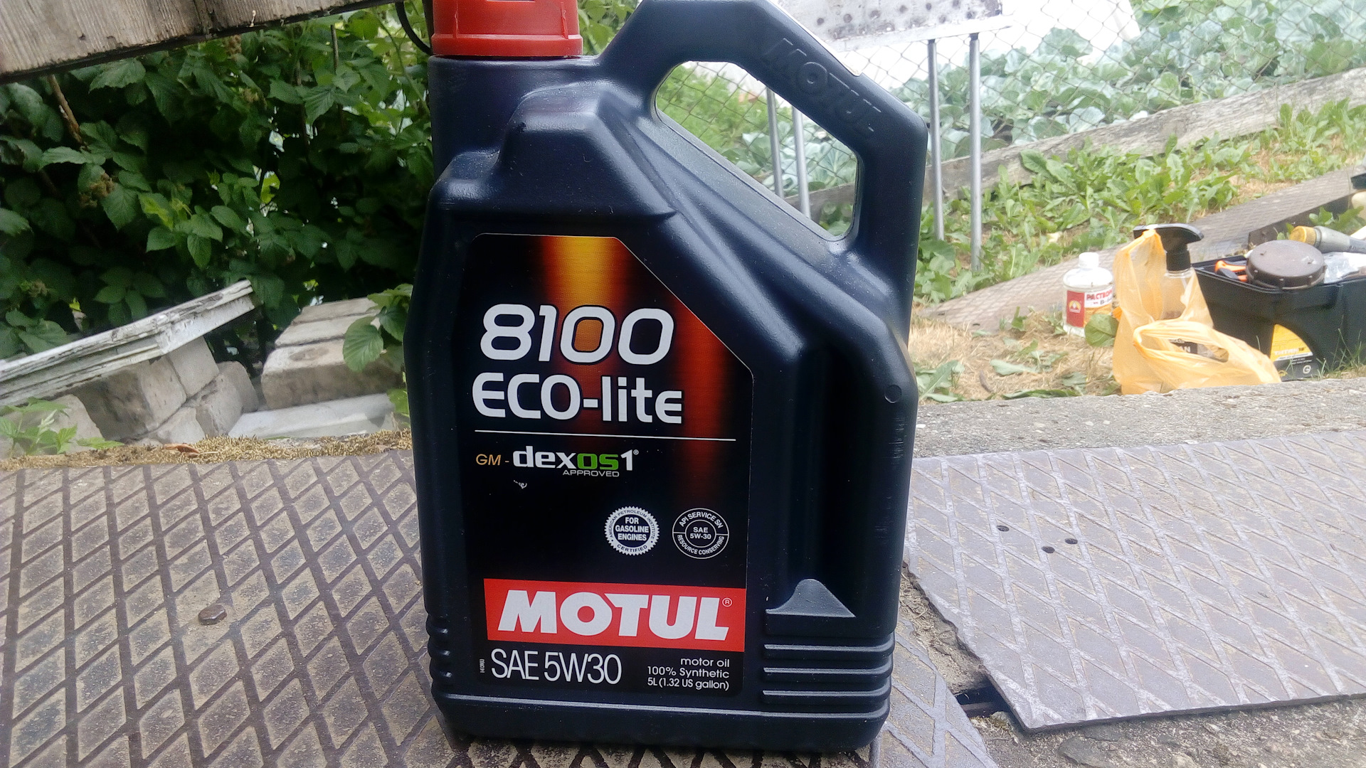 Motul eco lite 8100 5w30 subaru drive2. Масло моторное motul 8100 eco lite 5w30 synth. Мотюль eco lite 5w30 4 литры. Мотюль эколайт. Масло моторное motul 8100 eco lite 5w30 synth.