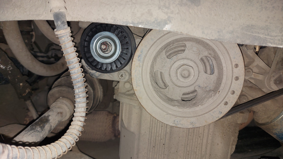 Установленный новый ролик CAFFARO 20892 — Hyundai Tucson (JM)