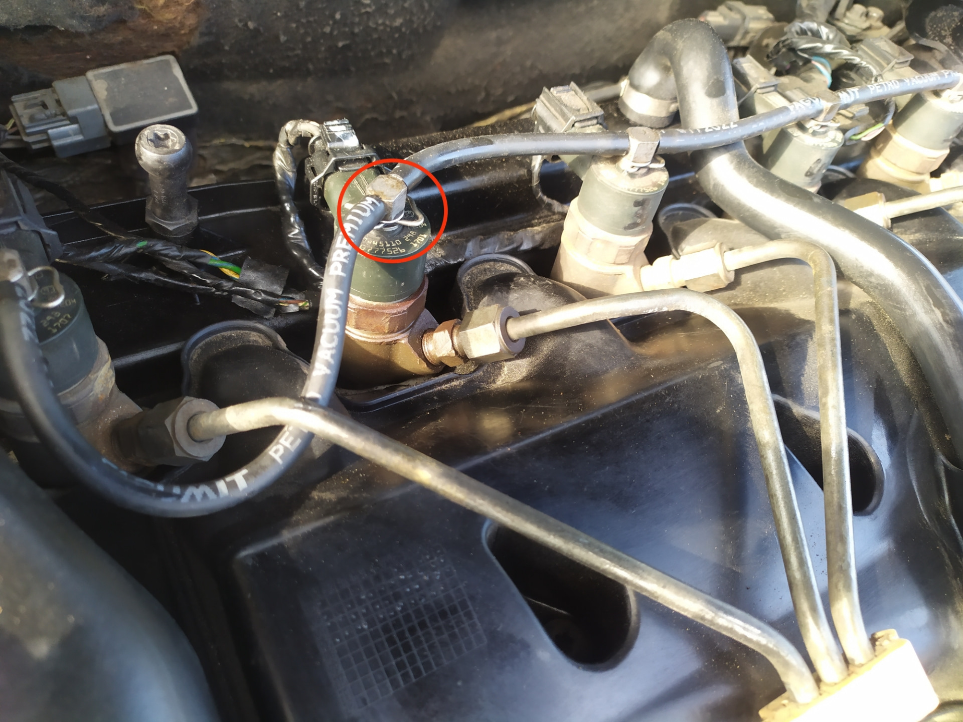 Мокрая форсунка. — Volvo XC70 III, 2,4 л, 2008 года | наблюдение | DRIVE2