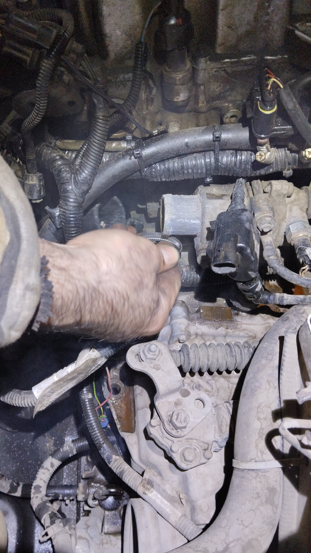 Патрубок лопнул — Lada Гранта (1G), 1,6 л, 2013 года | поломка | DRIVE2