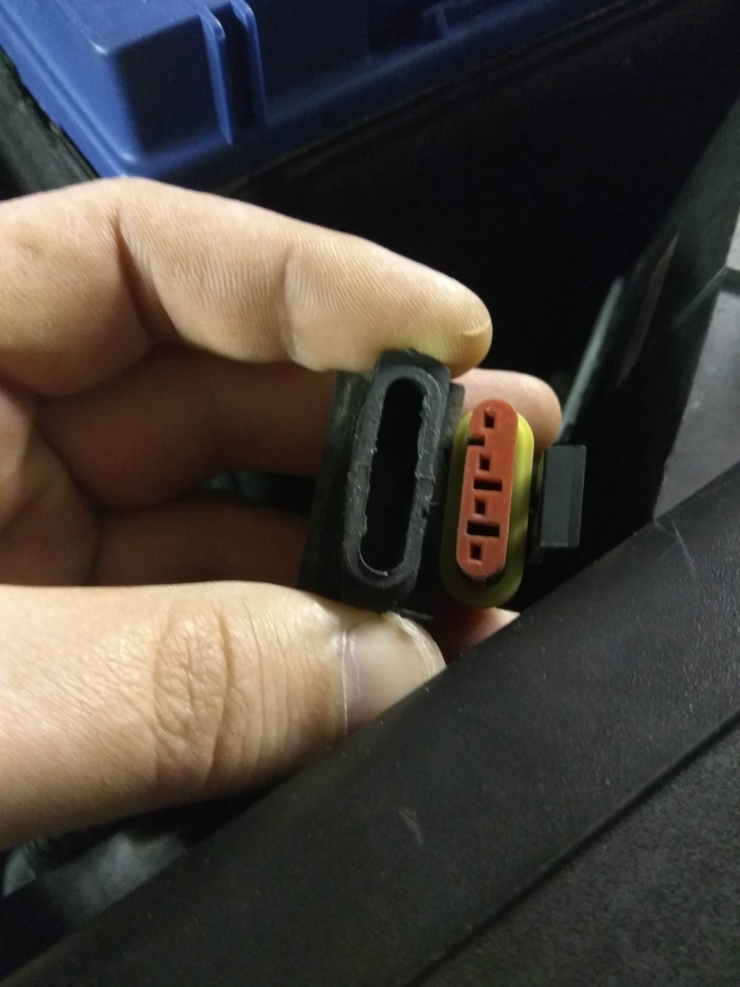 Заглушка разъема ГБО — Hyundai Santa Fe (1G), 2,7 л, 2011 года ...