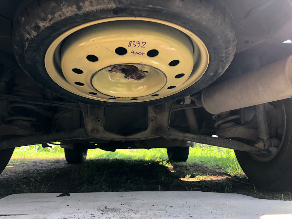 Установка системы крепления запасного колеса — Ford Escape (2G), 2,3 л ...
