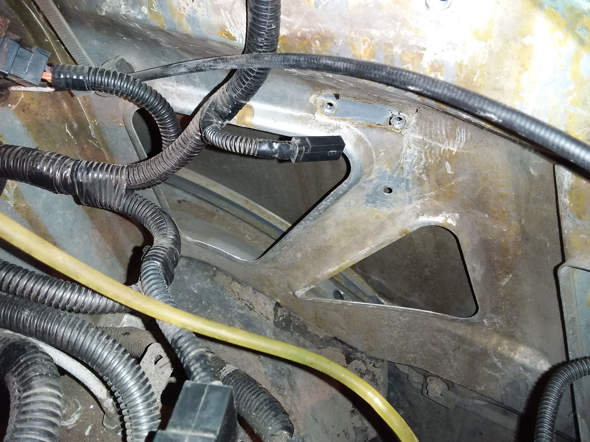 Установка бачка омывателя бизнес (в крыло). - ГАЗ Соболь, 2,3 л, 2006 года тюнин