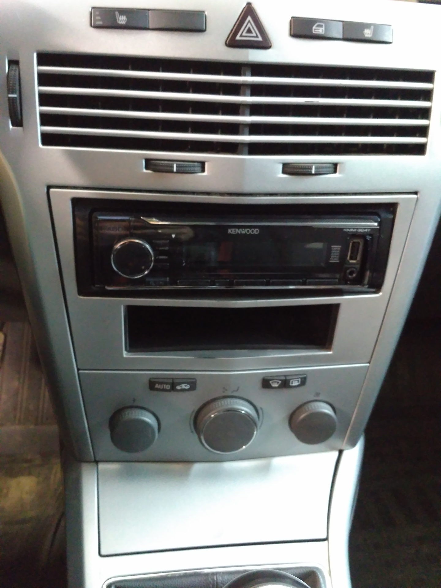 Opel astra h установка магнитолы. Opel astra h установка магнитолы. 1 din магнитола opel astra. Магнитола opel astra h 2008. Замена магнитолы astra j.