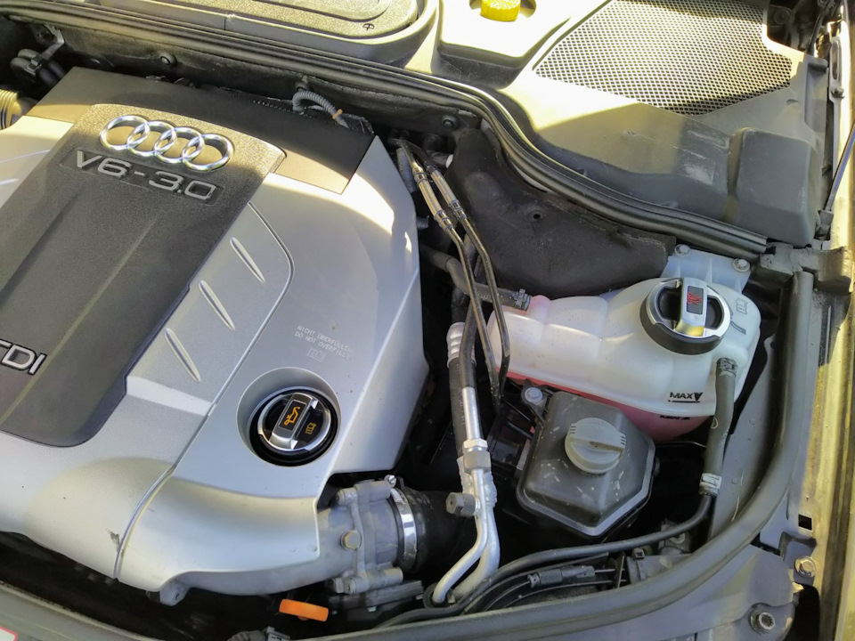 Крышка масляной горловины в стиле Audi R8 — Audi A8 (D3), 3 л, 2006 ...